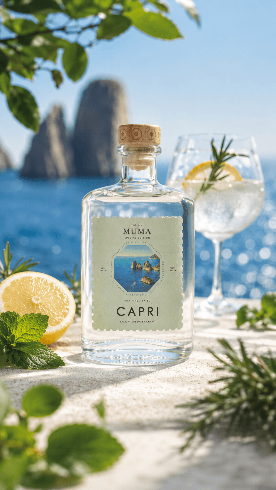 MUMA Capri con un gin tonic davanti ai Faraglioni